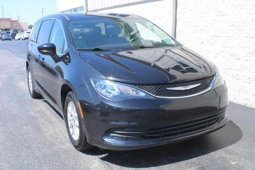 2020 Chrysler Voyager LX