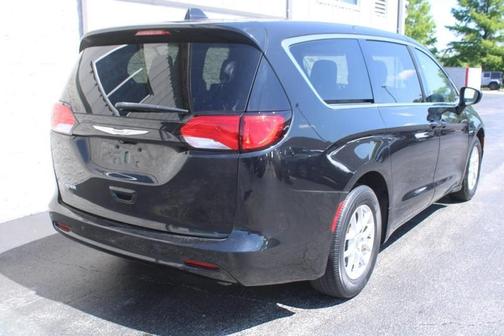 2020 Chrysler Voyager LX