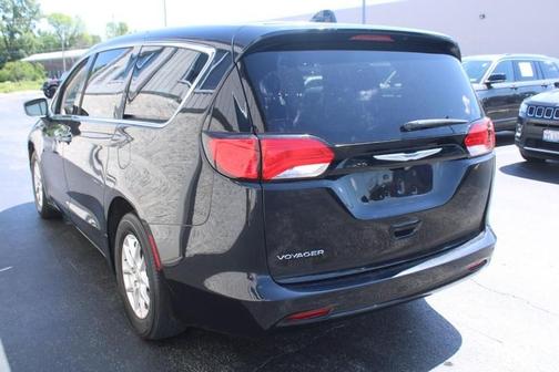 2020 Chrysler Voyager LX
