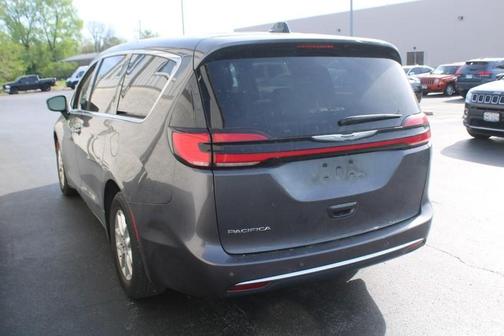 2023 Chrysler Pacifica Touring-L
