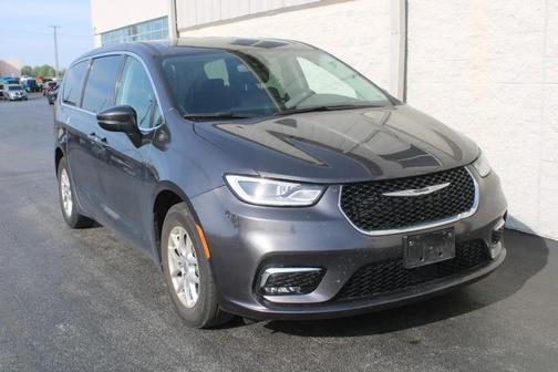 2023 Chrysler Pacifica Touring-L
