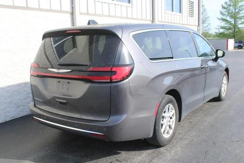 2023 Chrysler Pacifica Touring-L