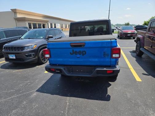 2022 Jeep Gladiator Sport