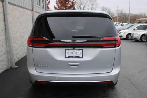 2026 Chrysler Pacifica Select AWD