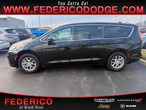 2026 Chrysler Pacifica Select