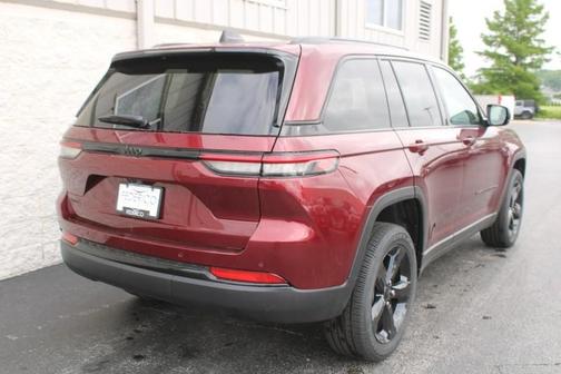 2025 Jeep Grand Cherokee Laredo