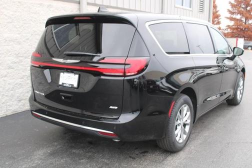 2026 Chrysler Pacifica Select AWD