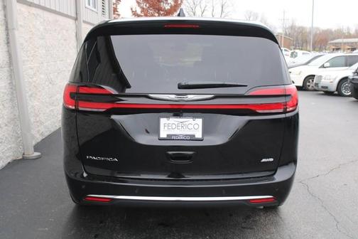 2026 Chrysler Pacifica Select AWD
