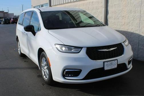 2026 Chrysler Pacifica Select FWD