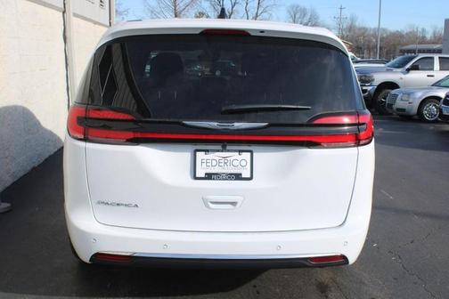 2026 Chrysler Pacifica Select FWD