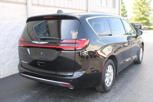 2024 Chrysler Pacifica Touring-L