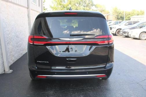 2024 Chrysler Pacifica Touring-L