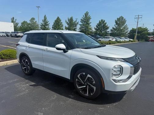 2024 Mitsubishi Outlander SE
