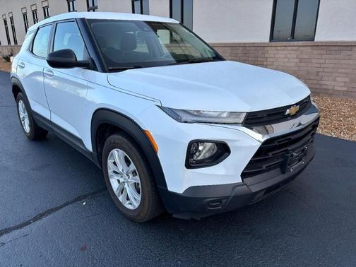 Summit White / White 2023 Chevrolet Trailblazer LS