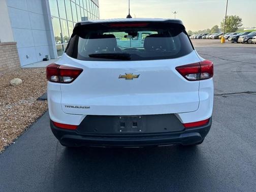 Summit White / White 2023 Chevrolet Trailblazer LS