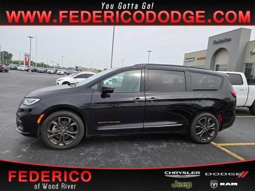 2024 Chrysler Pacifica Touring-L