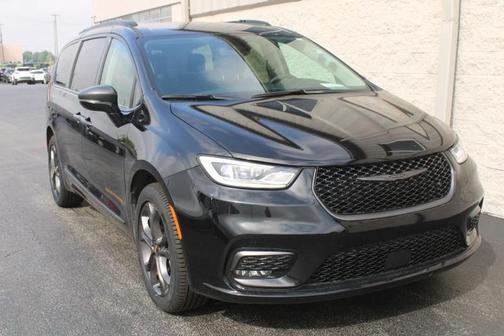 2024 Chrysler Pacifica Touring-L