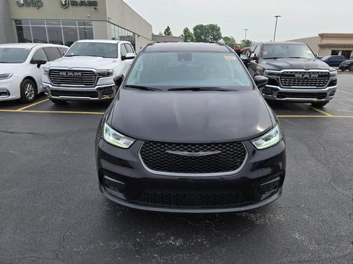 2024 Chrysler Pacifica Touring-L