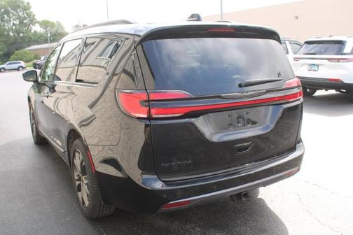 2024 Chrysler Pacifica Touring-L
