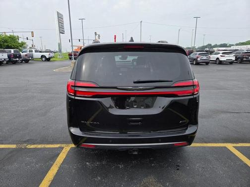 2024 Chrysler Pacifica Touring-L