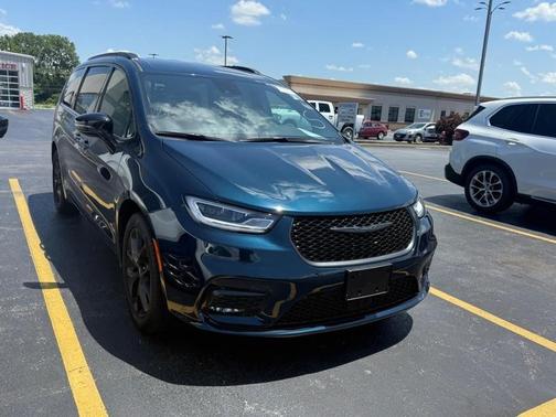 2024 Chrysler Pacifica Touring-L