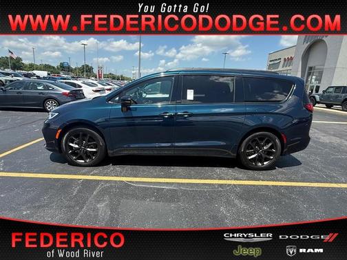 2024 Chrysler Pacifica Touring-L