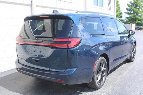 2024 Chrysler Pacifica Touring-L