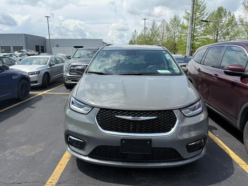2022 Chrysler Pacifica Touring-L