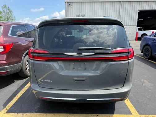 2022 Chrysler Pacifica Touring-L