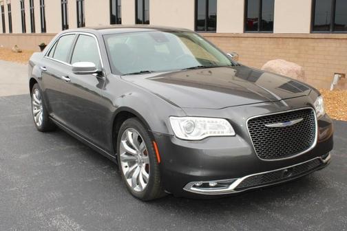 Photo 1 of 26 of 2018 Chrysler 300 Limited