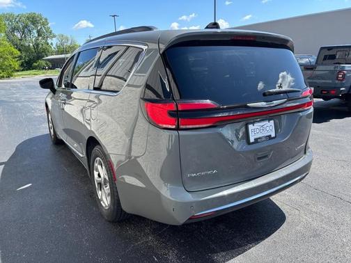 Ceramic Gray Clearcoat 2023 Chrysler Pacifica Limited