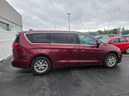 2023 Chrysler Pacifica Touring-L