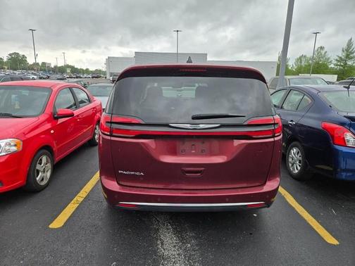 2023 Chrysler Pacifica Touring-L