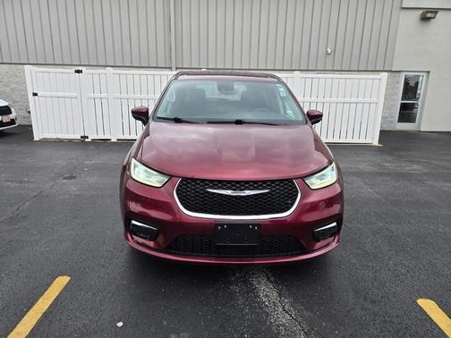2023 Chrysler Pacifica Touring-L