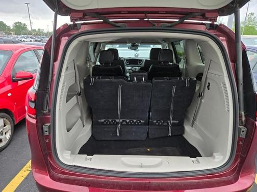 2023 Chrysler Pacifica Touring-L