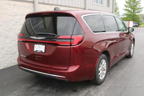 2023 Chrysler Pacifica Touring-L
