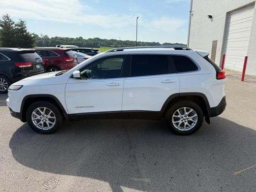 Bright White Clearcoat 2016 Jeep Cherokee Latitude