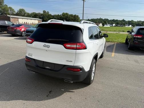Bright White Clearcoat 2016 Jeep Cherokee Latitude