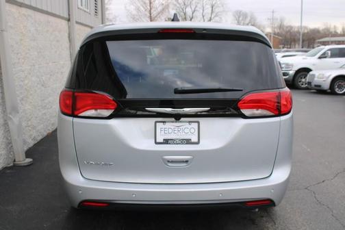 2026 Chrysler Voyager LX