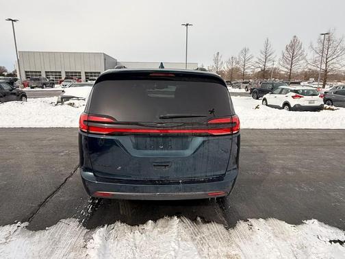 2022 Chrysler Pacifica Touring-L