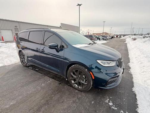 2022 Chrysler Pacifica Touring-L