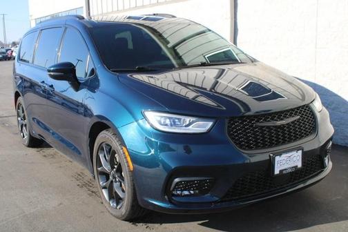 2022 Chrysler Pacifica Touring-L