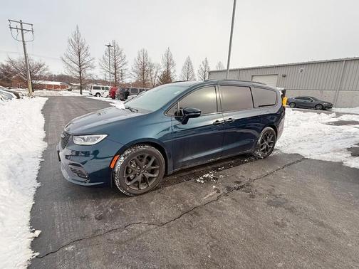 2022 Chrysler Pacifica Touring-L