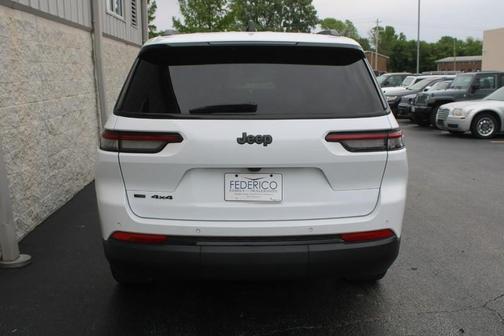 2022 Jeep Grand Cherokee L Laredo