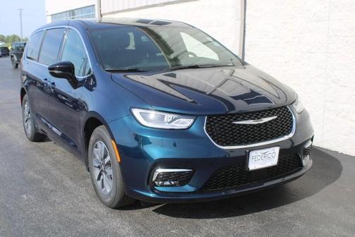 2025 Chrysler Pacifica Hybrid Select