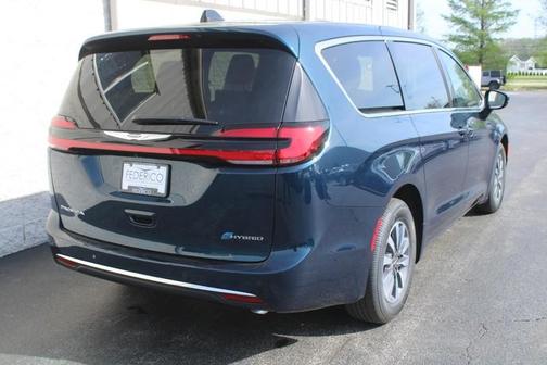 2025 Chrysler Pacifica Hybrid Select