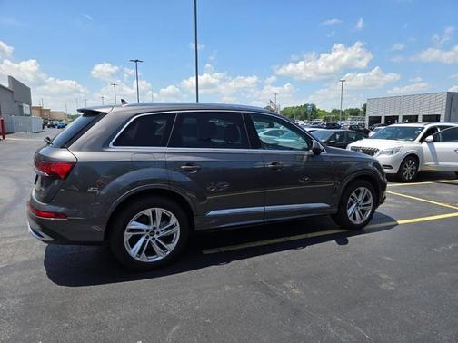 2024 Audi Q7 55 Premium Plus