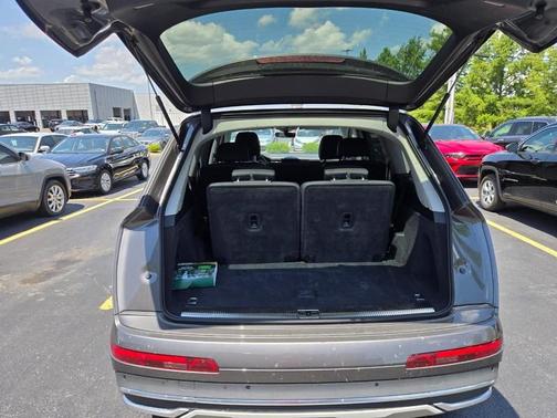 2024 Audi Q7 55 Premium Plus