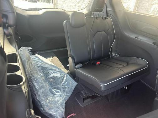 2026 Chrysler Pacifica Limited FWD