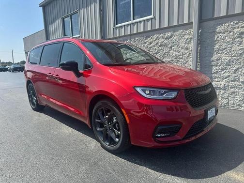 2026 Chrysler Pacifica Limited FWD